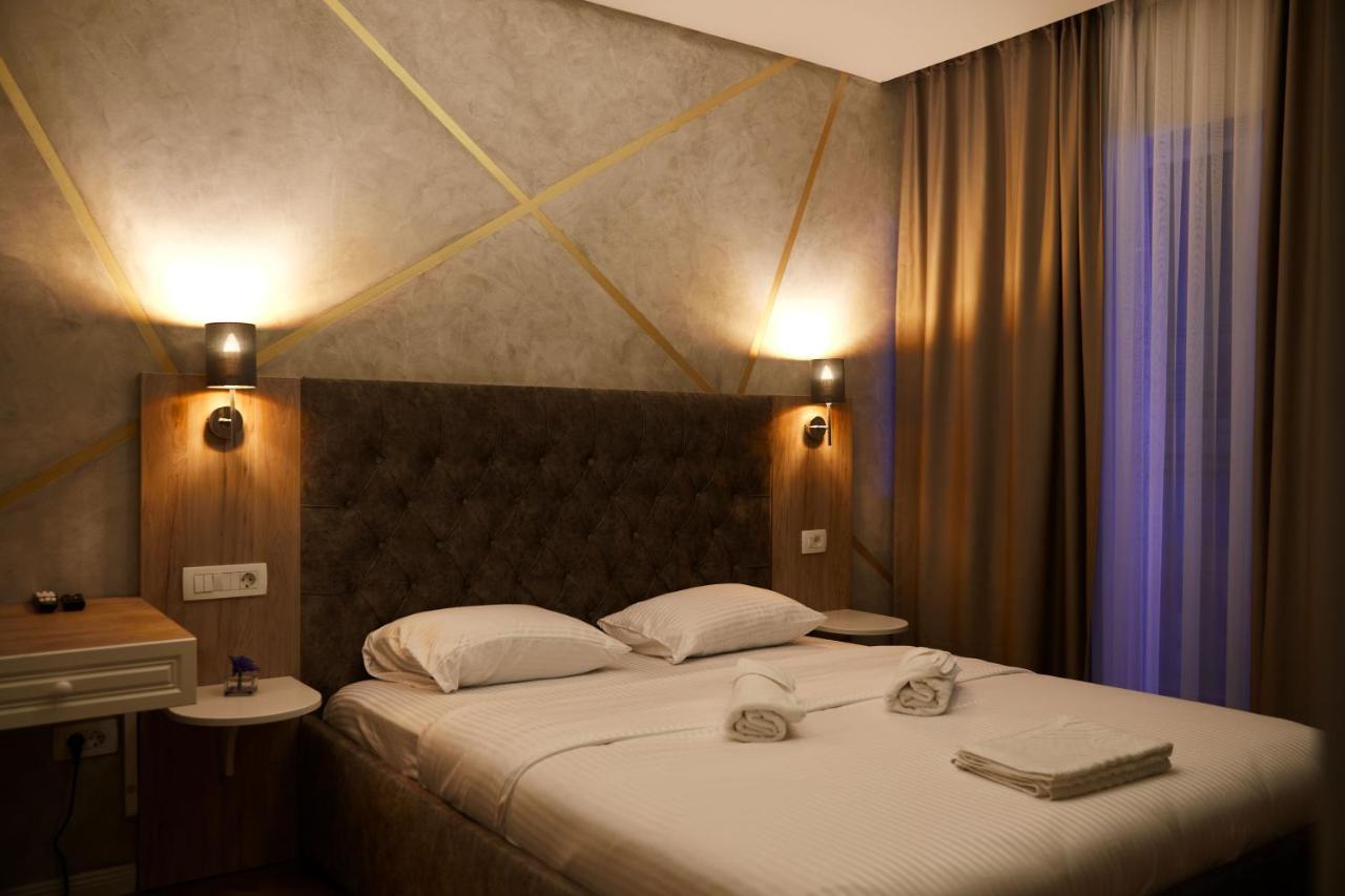 Amico Hotel Pristina Exterior photo